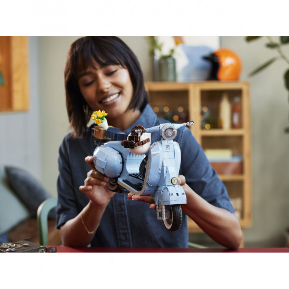 Конструктор LEGO Коллекционные наборы 10298 Vespa 125 в Севастополе