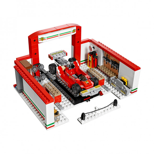Конструктор LEGO Speed Champions 75889 Гараж Ferrari в Севастополе