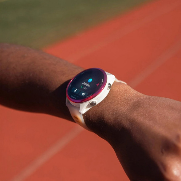 Умные часы Garmin Forerunner 570 42 мм Raspberry Aluminium/Translucent Bone/Mango 010-02970-02 в Севастополе