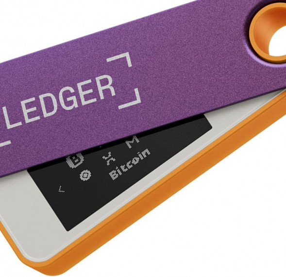 Криптокошелек Ledger Nano S Plus 1 шт., Retro Gaming в Севастополе