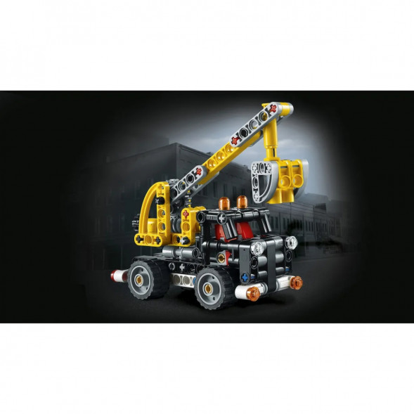 Конструктор LEGO Technic 42031 Ремонтный автокран в Севастополе