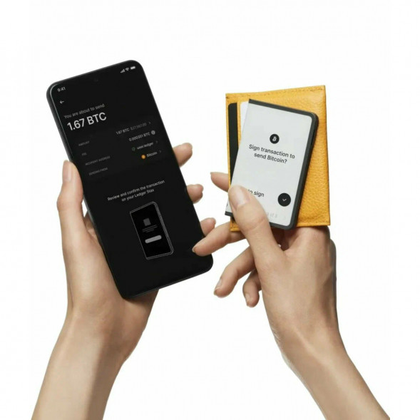 Аппаратный криптокошелек Ledger Stax + чехол Magnet Shell в Севастополе